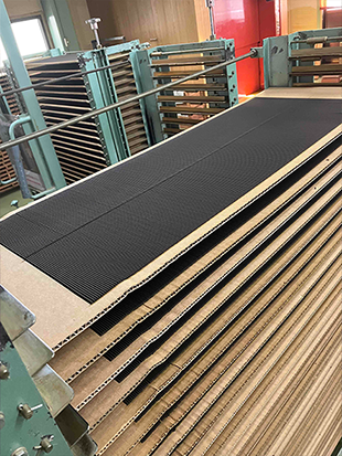 工場視察の様子②薫明堂