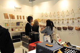 The design sense of Yamamoto Shigyo's display lured many visitors.